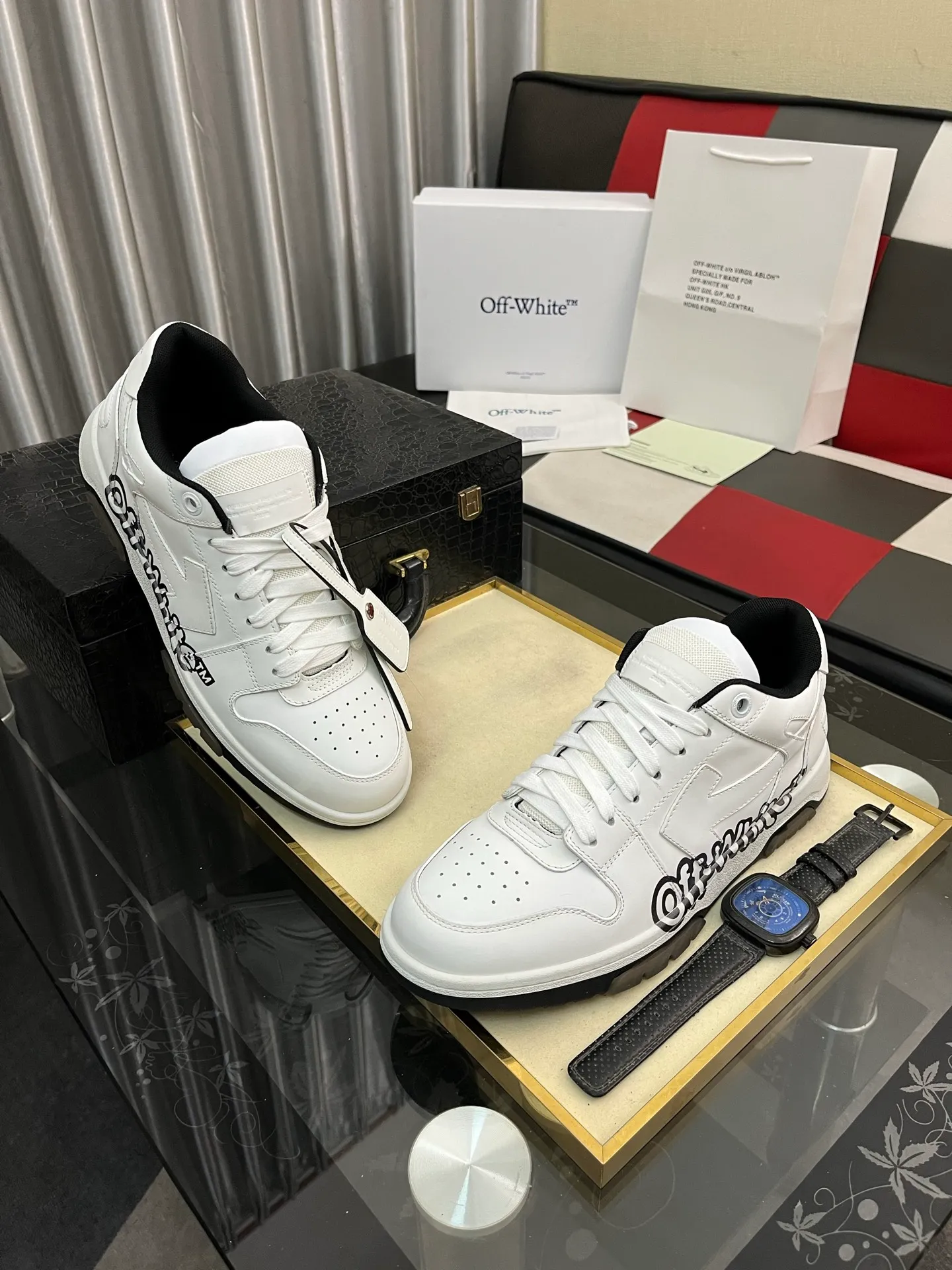 Men's shoes 💰600⌚️⌚️ OFF-White C/O VirGil Abloh fashionable and versatile casual shoes. Exclusive first release of the new model. Made of environmentally friendly cowhide leather and mesh fabric upper material. The insole is embedded with foam cushioning EVA material. The correct midsole is equipped with EVA lightweight cushioning. External tooth nail rubber outsole. The correct accessories can be customized simultaneously. Women's model: 35-40 Men's model: 39-45